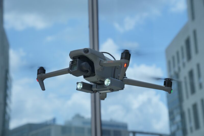 C.XL3 Multi-Function Gimbal Light - Image 3
